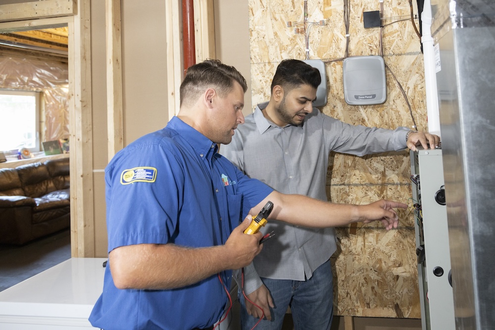 employee discussing equipment with customer